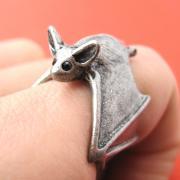 3D Adjustable Bat Animal Wrap Around Hug Ring in Silver  